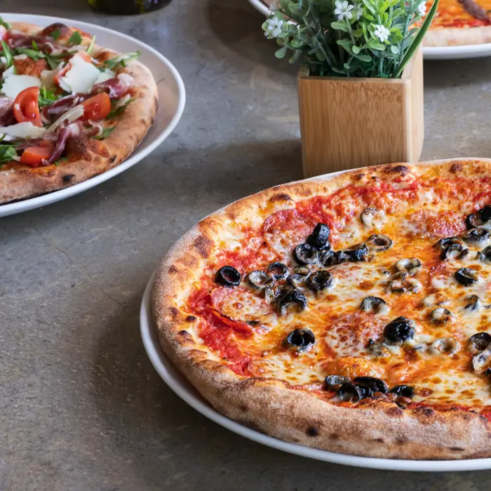 Restaurante italiano La Piccola Carmela de Granada: La auténtica pizza napolitana en tu plato