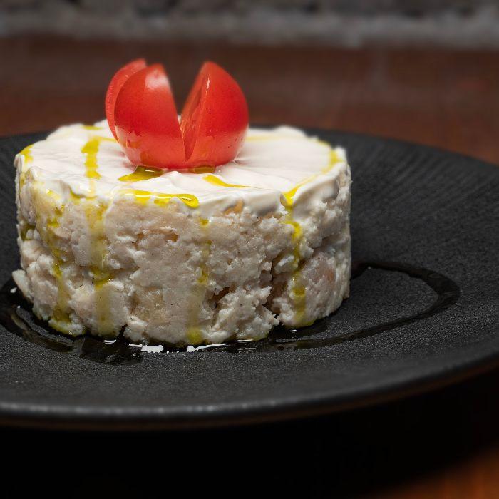 Ensaladilla con gambas y mahonesa - La Auténtica Carmela