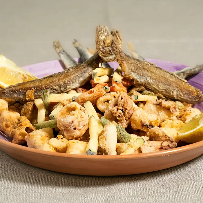 EL Pescaíto de Carmela: Del mar a la mesa