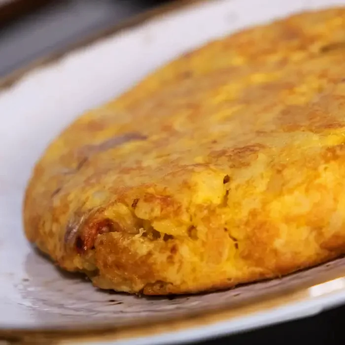 Tortilla de patatas hecha al momento en La Auténtica Carmela